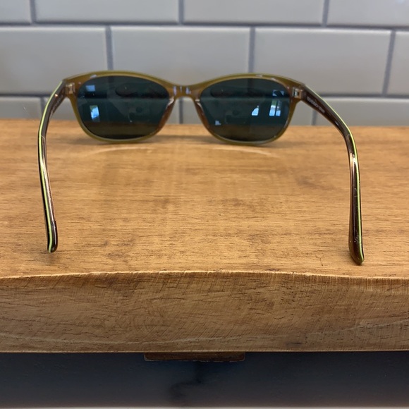 Humphrey’s sunglasses - Picture 2 of 7